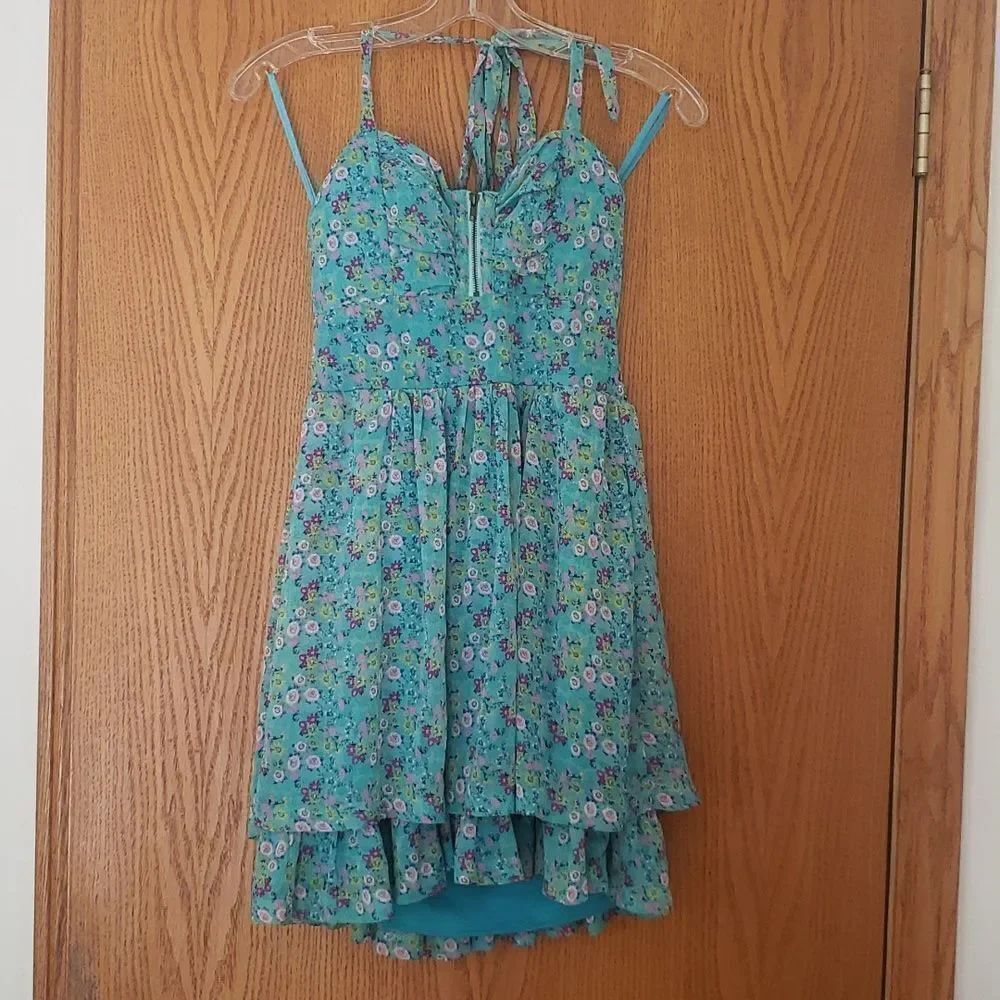Beautiful Rachael & Chloe Floral Strapless Dress (ties around neck) Sz M (10-12)